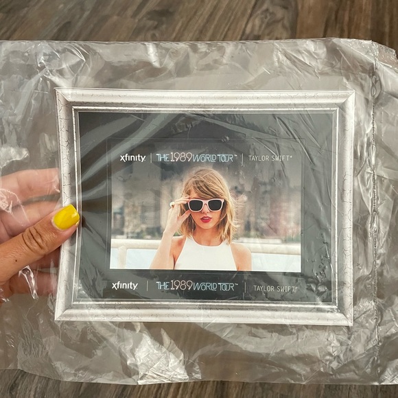 TAYLOR SWIFT - 1989 World Tour - Picture 2 of 2